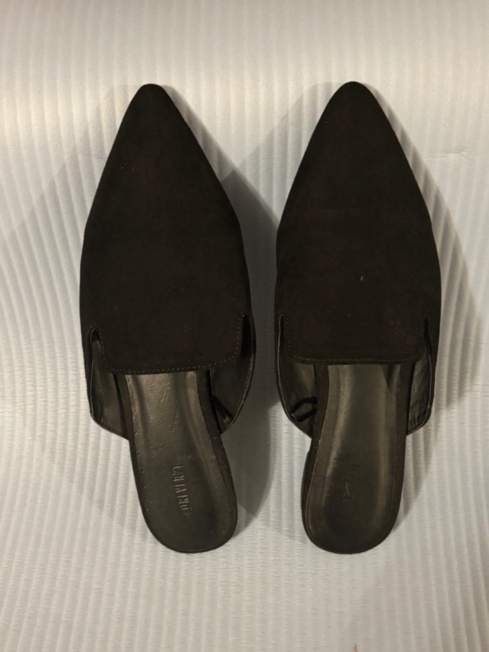 Forever 21 Black Skip On Sandals Sz 7